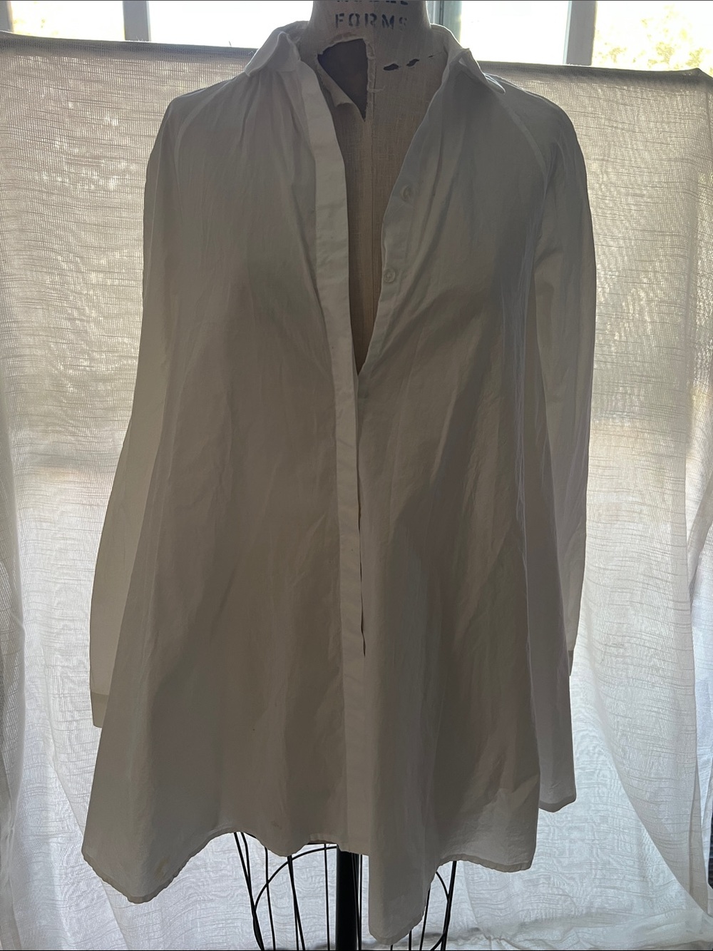 Maeve Crisp White Long-Sleeve Button-Down Shirt size 0 flared bottom 100% cotton